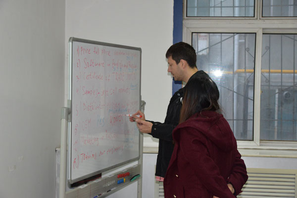 与俄罗斯客户交流